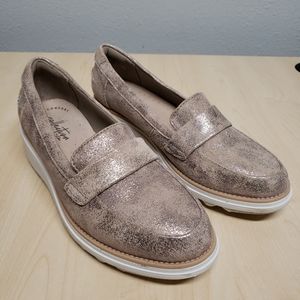 Clarks Sharon Gracie Pewter Suede Leather Heels SZ 5 Metallic Comfy Excel Condit